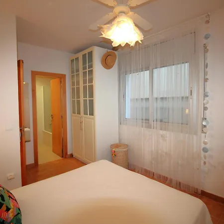 Acogedor Con Gran Patio-jardin, A 300m De La Playa De La Farella, Llanca. - Es-228-190