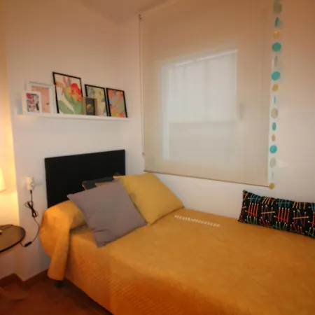 Acogedor Con Gran Patio-jardin, A 300m De La Playa De La Farella, Llanca. - Es-228-190 Апартаменты Льянсса