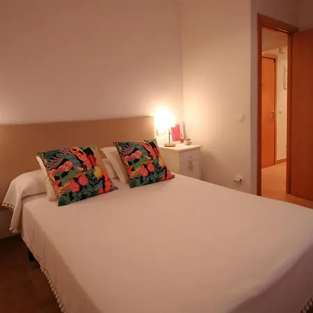 Apartment Acogedor Con Gran Patio-jardin, A 300m De La Playa De La Farella, Llanca. - Es-228-190